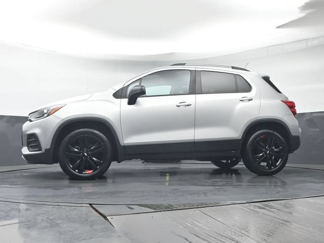 Used 2021 Chevrolet Trax LT w/ Redline Edition AWD/4WD image 23