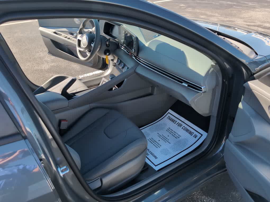 New 2026 Hyundai Elantra SE FWD image 21