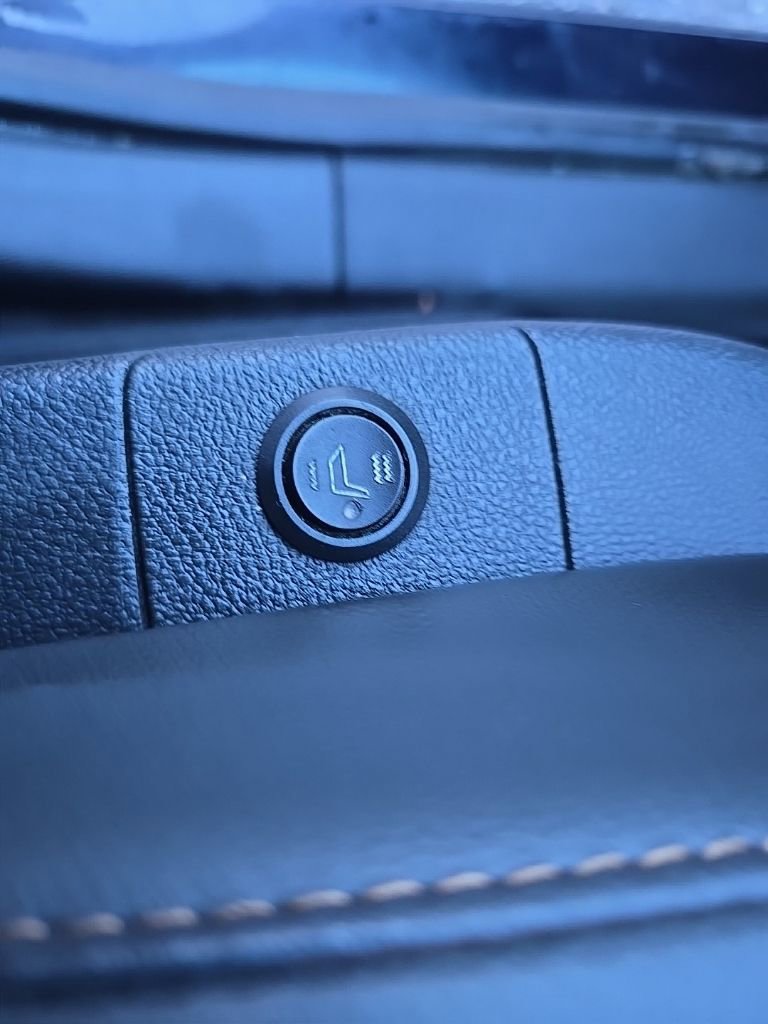 Certified 2022 Chevrolet Trax LT w/ LT Convenience Package image 8