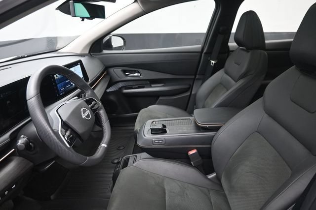 Used 2023 Nissan Ariya AWD image 17