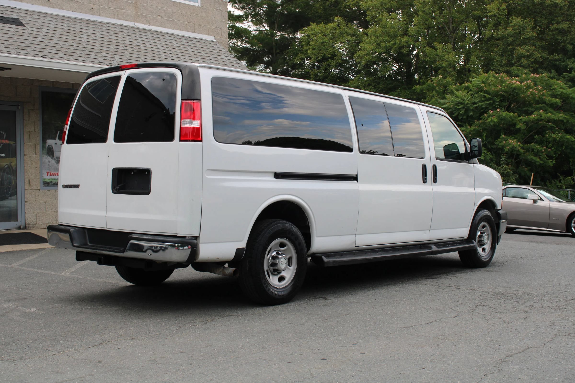 Used 2019 Chevrolet Express 3500 LT w/ LT Preferred Equipment Group RWD image 7