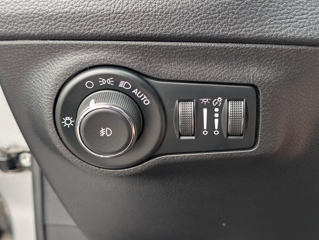 Used 2020 Jeep Compass Latitude w/ Safety & Security Group FWD image 33