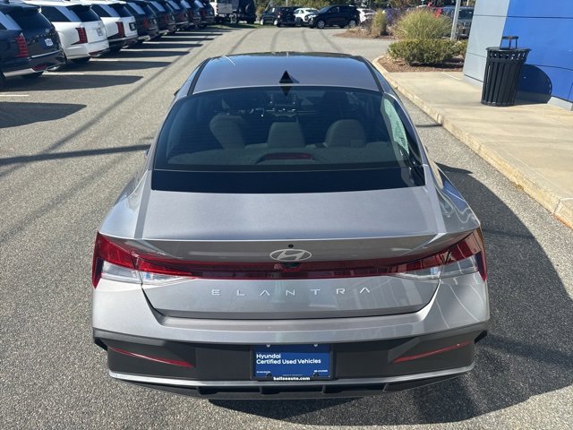 Certified 2025 Hyundai Elantra SE image 10