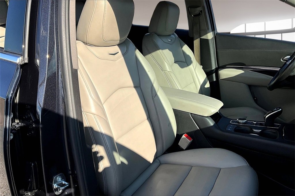 Certified 2023 Cadillac XT4 Luxury w/ Cold Weather Package image 7