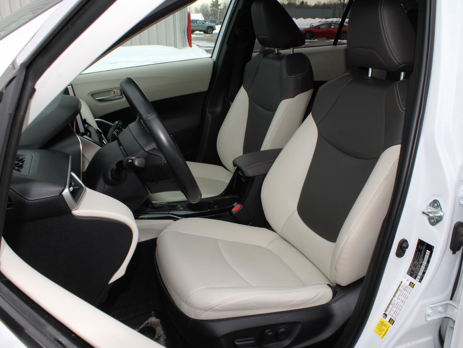Used 2023 Toyota Corolla Cross XLE w/ Convenience Package image 17
