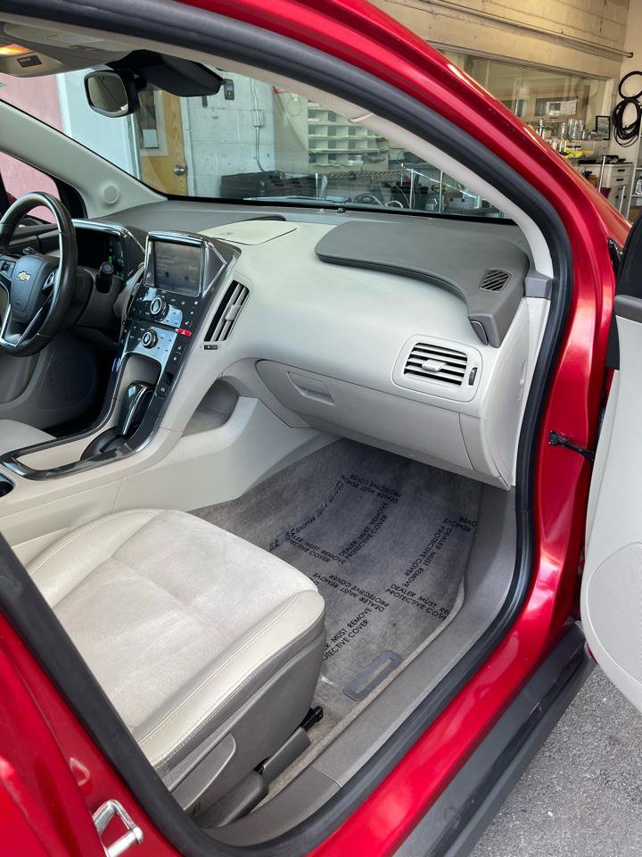 Used 2013 Chevrolet Volt Premium w/ Premium Trim Package image 17