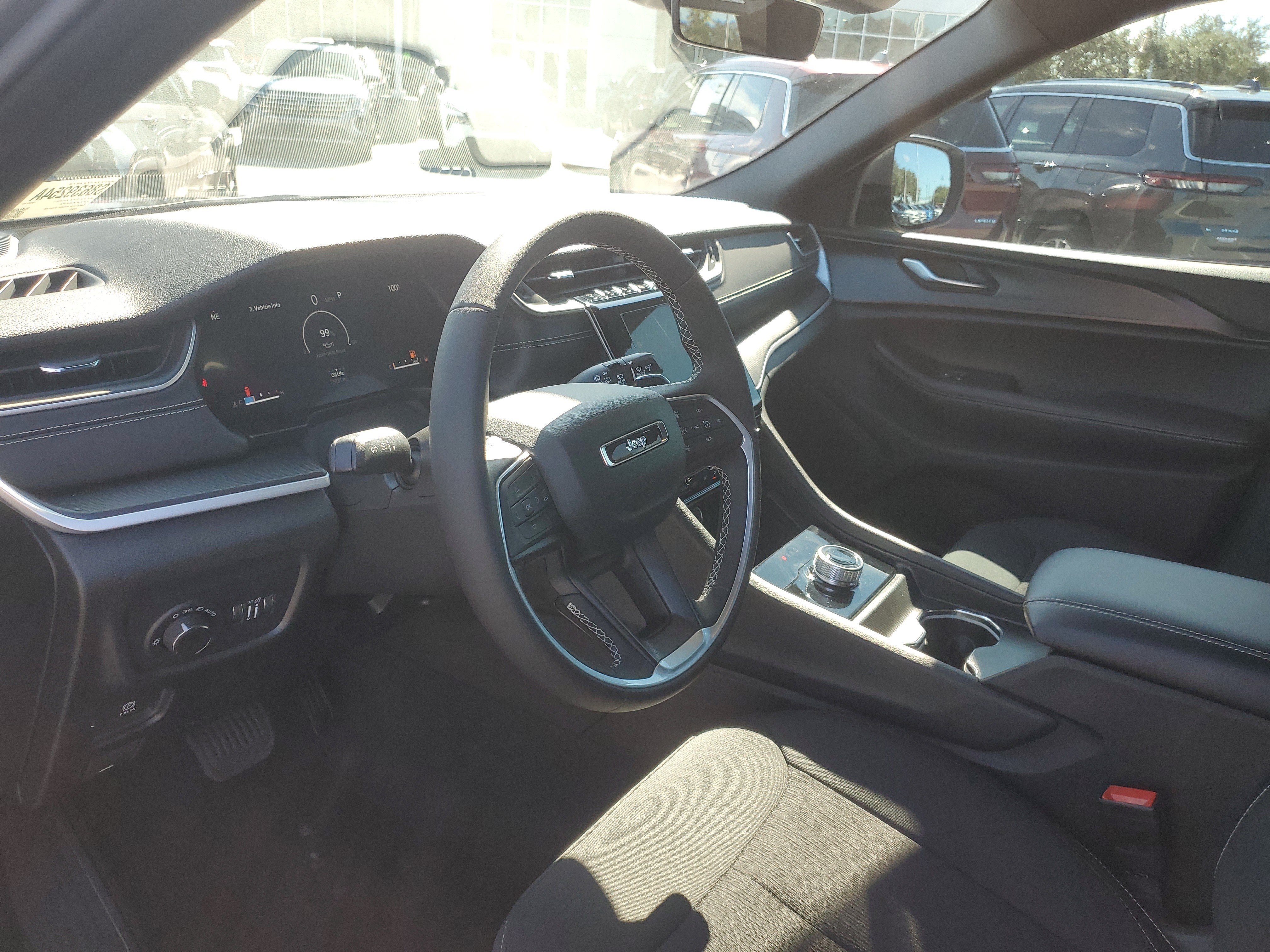 Used 2025 Jeep Grand Cherokee L Laredo RWD image 13