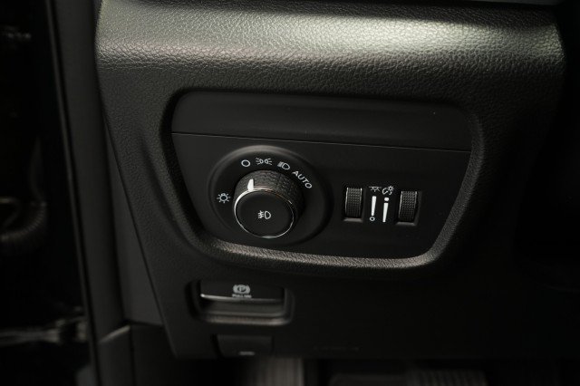 Used 2025 Jeep Grand Cherokee L Limited w/ Luxury Tech Group II AWD/4WD image 41