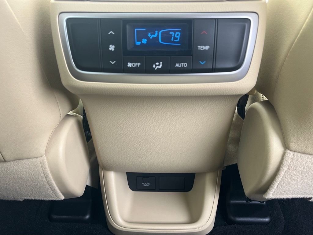 Used 2019 Toyota Highlander AWD V6 image 28