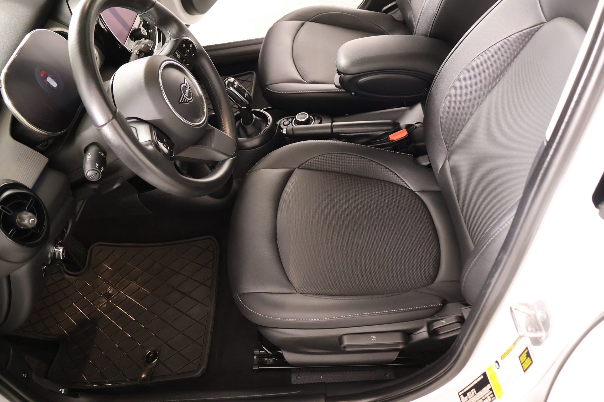 Used 2023 MINI Cooper 4-Door Hardtop FWD image 11