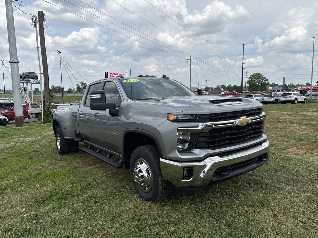 Used 2025 Chevrolet Silverado 3500 LT AWD/4WD image 15