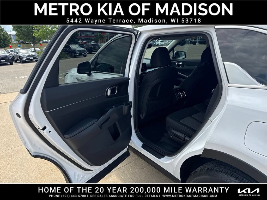 Used 2025 Kia Sorento LX FWD image 26