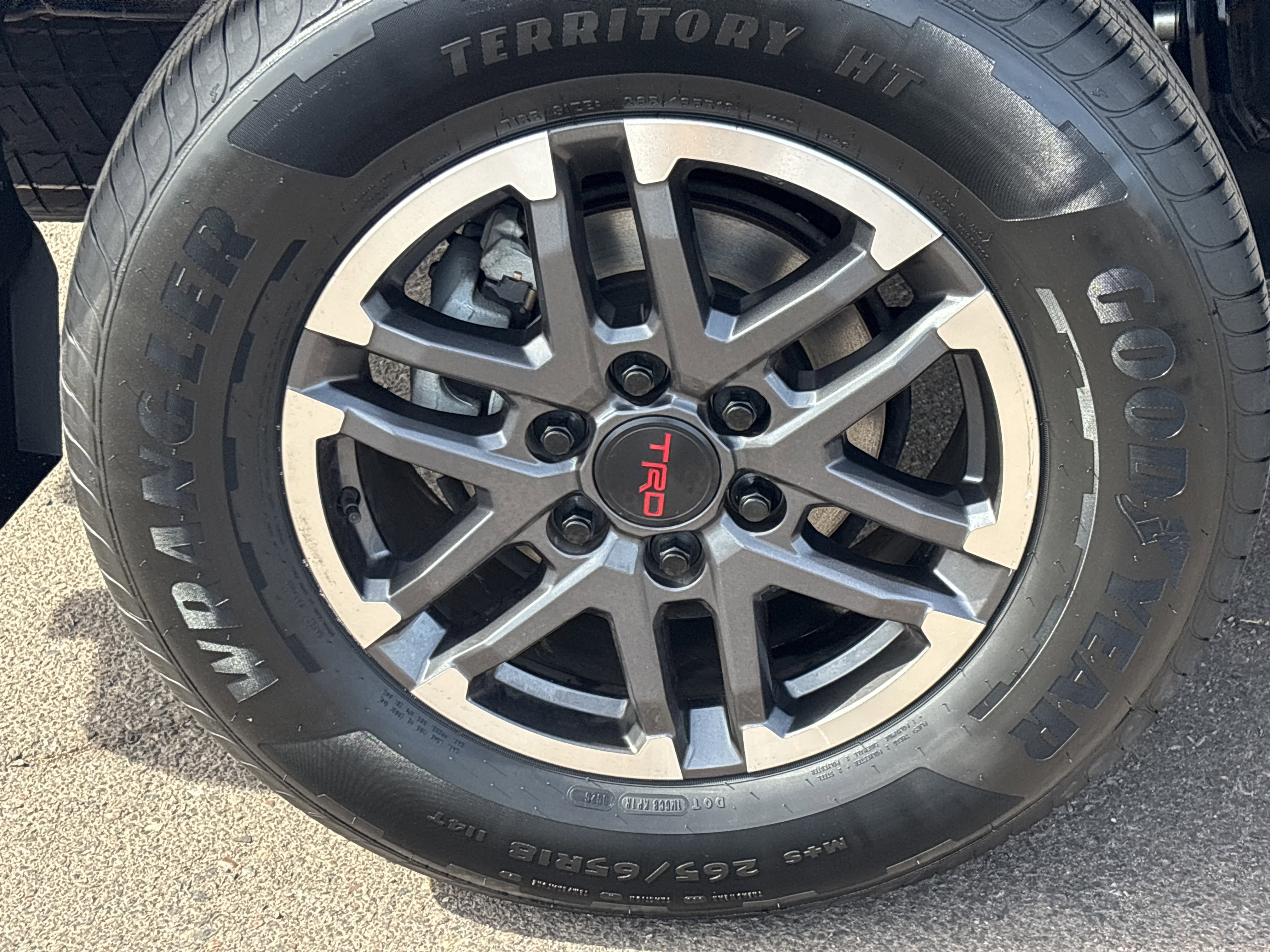 Used 2024 Toyota Tacoma TRD Sport w/ TRD Sport Upgrade Package RWD image 8