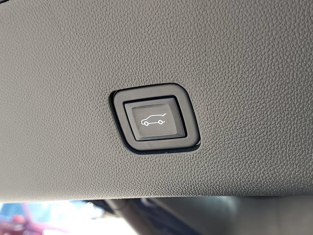 Used 2022 Chevrolet Traverse LT w/ LT Premium Package FWD image 8