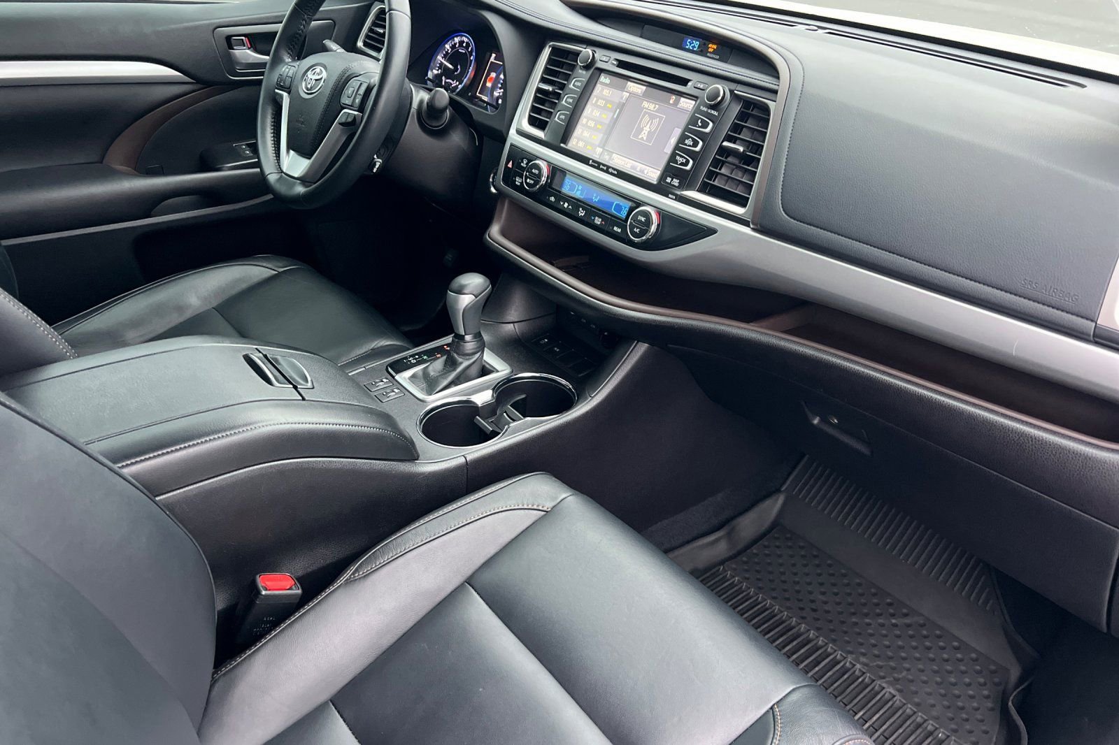 Used 2018 Toyota Highlander XLE FWD image 17
