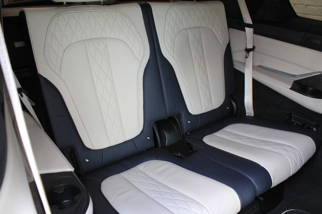 Used 2020 BMW X7 xDrive50i w/ Dynamic Handling Package image 17