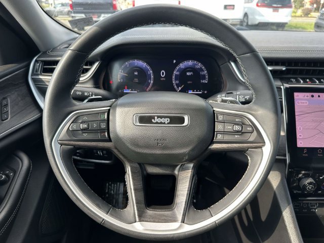 Used 2023 Jeep Grand Cherokee L Limited w/ Black Appearance Package AWD/4WD image 23