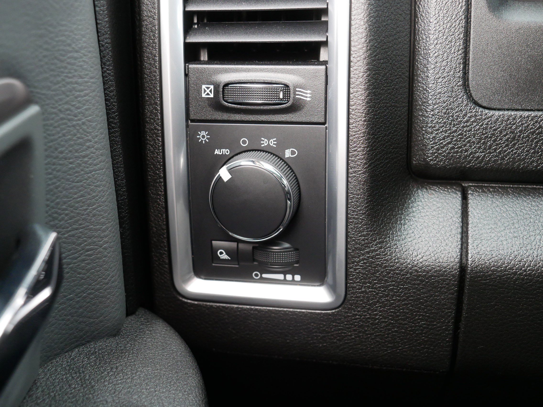 Certified 2024 RAM 1500 Classic SLT image 26