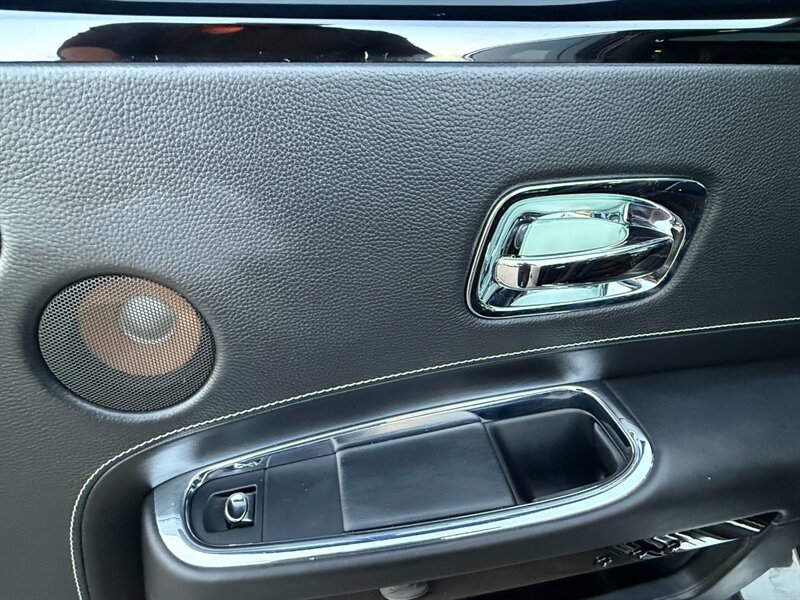 Used 2015 Rolls-Royce Ghost RWD image 36