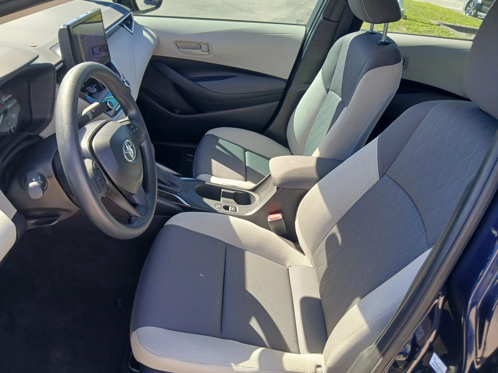 Used 2025 Toyota Corolla LE FWD image 6