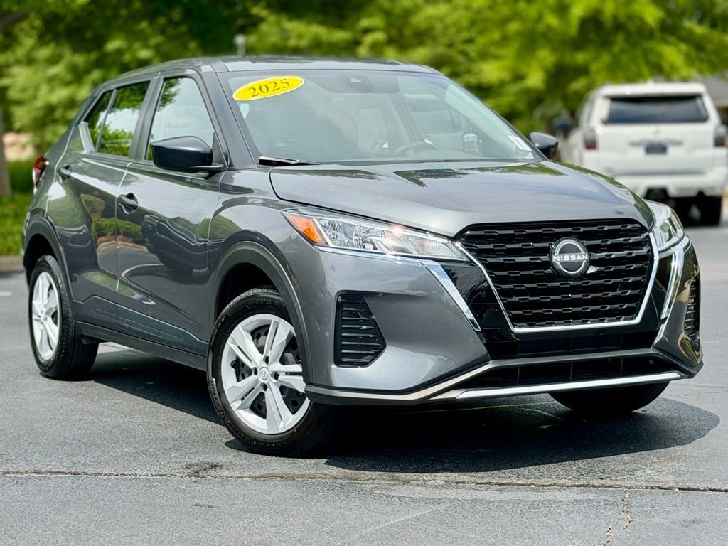 Used 2025 Nissan Kicks Play S FWD image 2