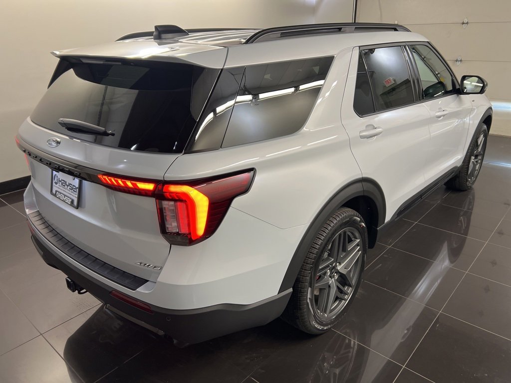 New 2026 Ford Explorer ST-Line w/ ST-Line Street Pack image 6