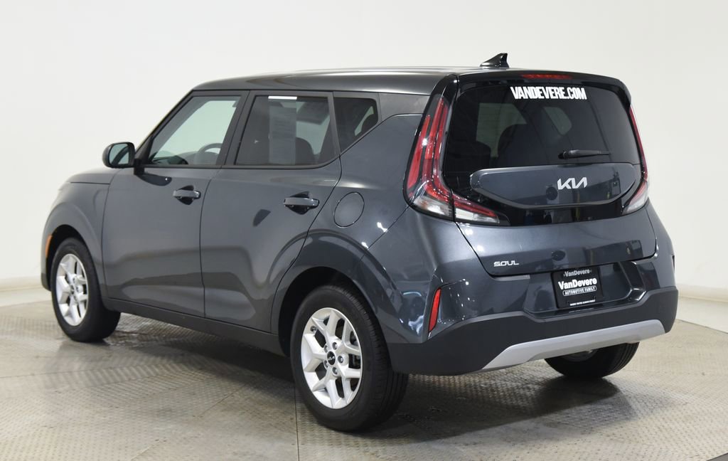Used 2025 Kia Soul LX w/ LX Technology Package FWD image 12