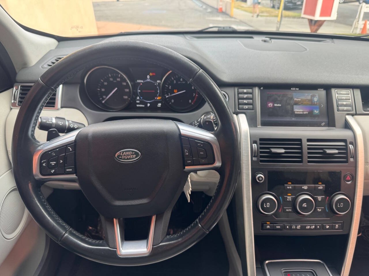 Used 2017 Land Rover Discovery Sport SE AWD/4WD image 11