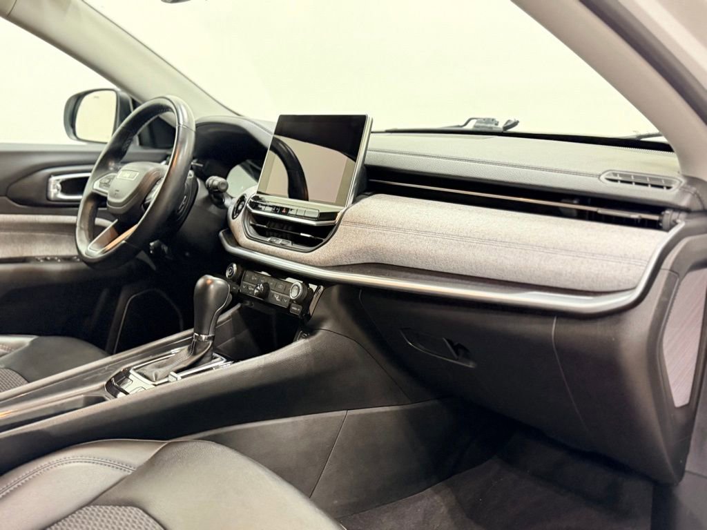 Used 2022 Jeep Compass Latitude w/ Convenience Group image 16