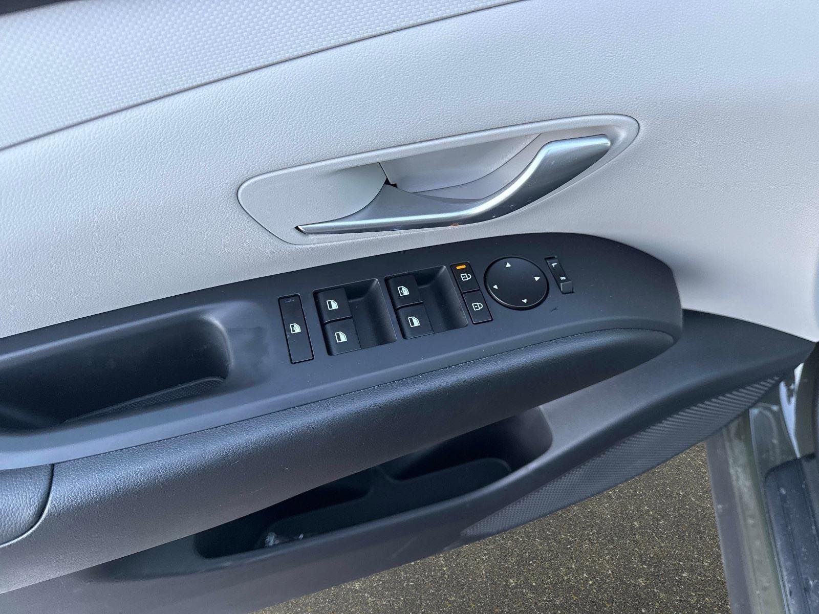 Certified 2025 Hyundai Tucson SE image 19