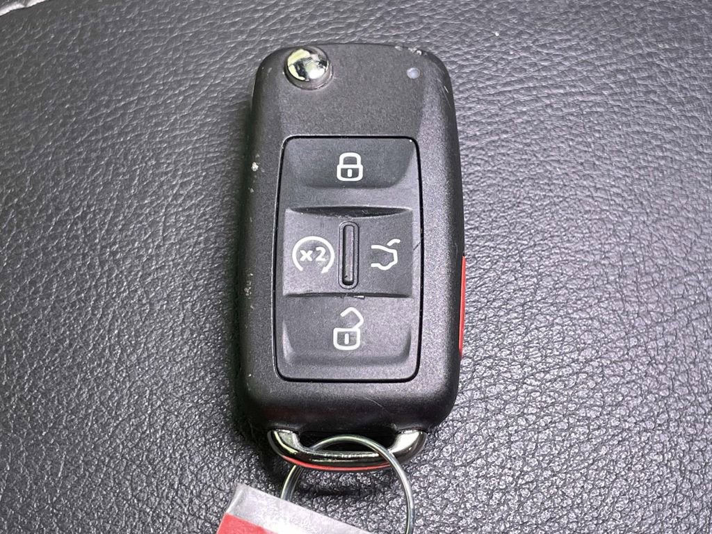 Used 2021 Volkswagen Passat 2.0T R-Line FWD image 34