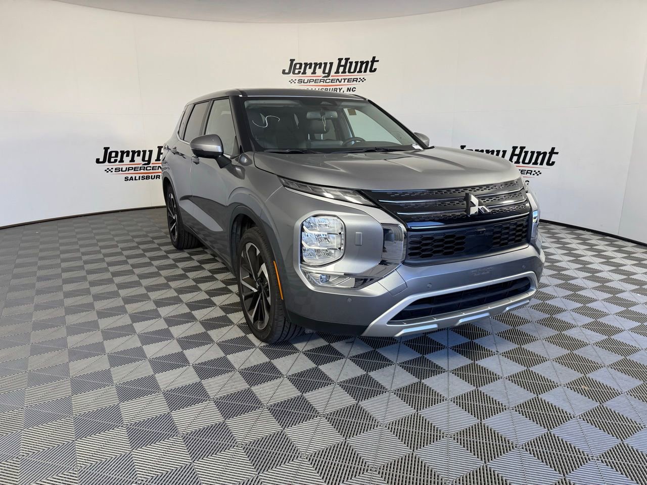 Used 2024 Mitsubishi Outlander SE image 8