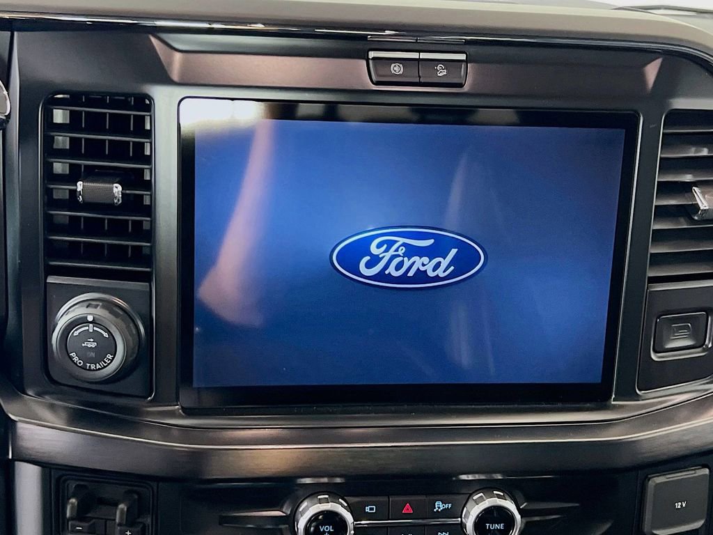 New 2026 Ford F250 Lariat w/ Black Appearance Package image 22