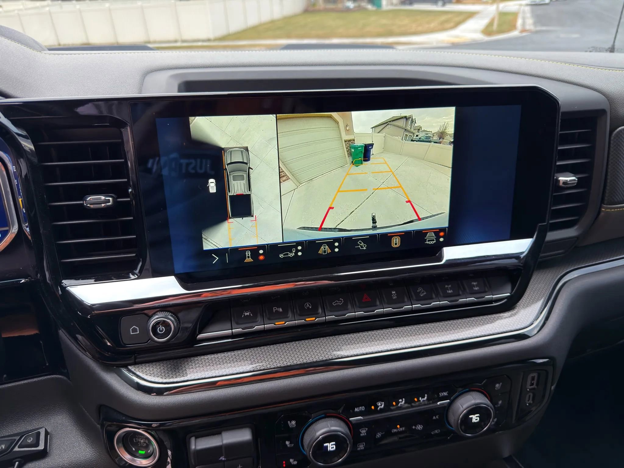 Used 2025 Chevrolet Silverado 1500 ZR2 w/ Technology Package image 31