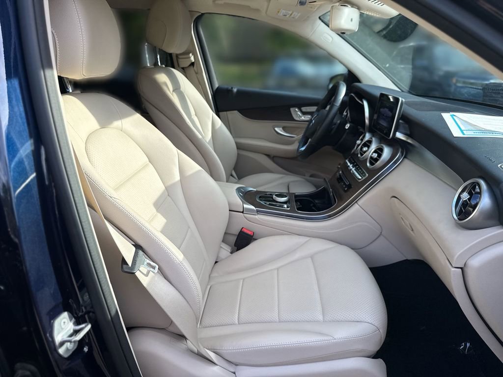 Used 2019 Mercedes-Benz GLC 350e 4MATIC image 25