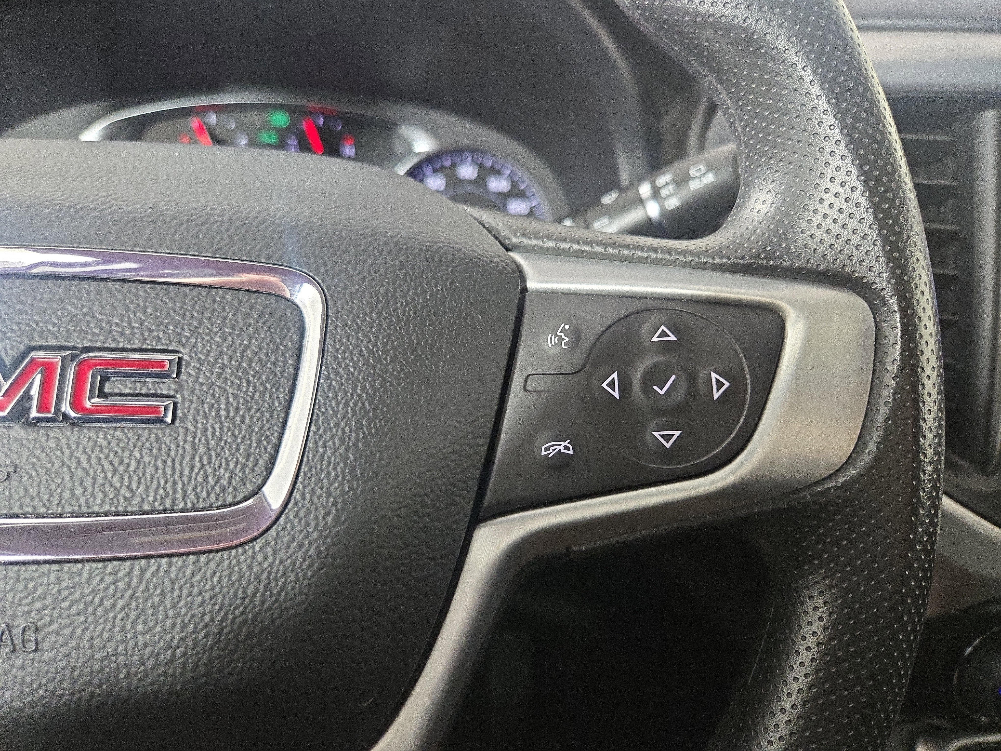 Used 2023 GMC Acadia SLE w/ Driver Convenience Package image 17