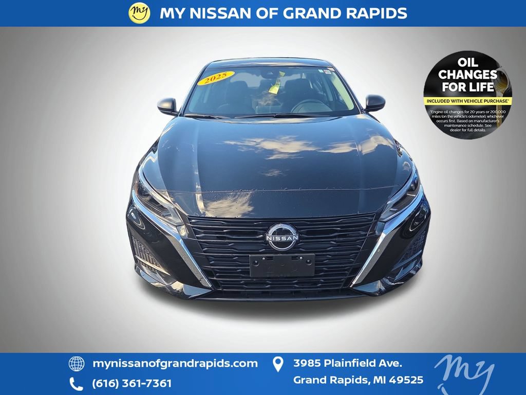 Used 2025 Nissan Altima 2.5 SV FWD image 9