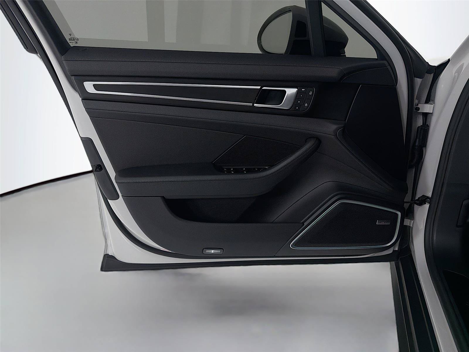 Certified 2023 Porsche Panamera Platinum Edition RWD image 6