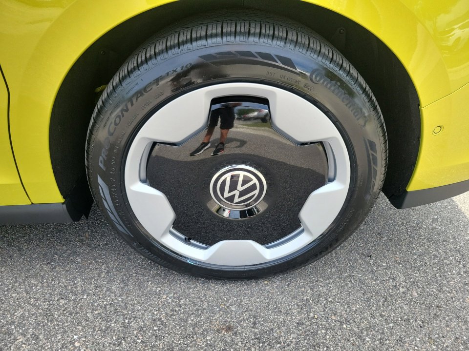 New 2025 Volkswagen ID. Buzz Pro S Plus image 27