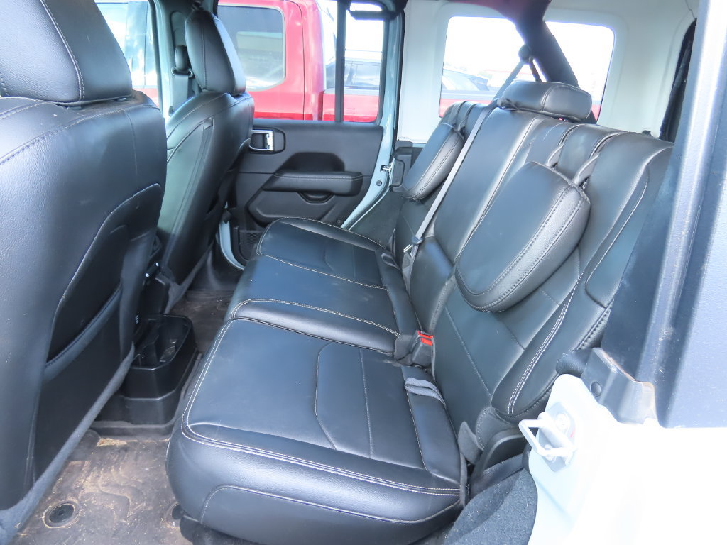 Used 2023 Jeep Wrangler Unlimited Sahara w/ Cold Weather Group AWD/4WD image 11