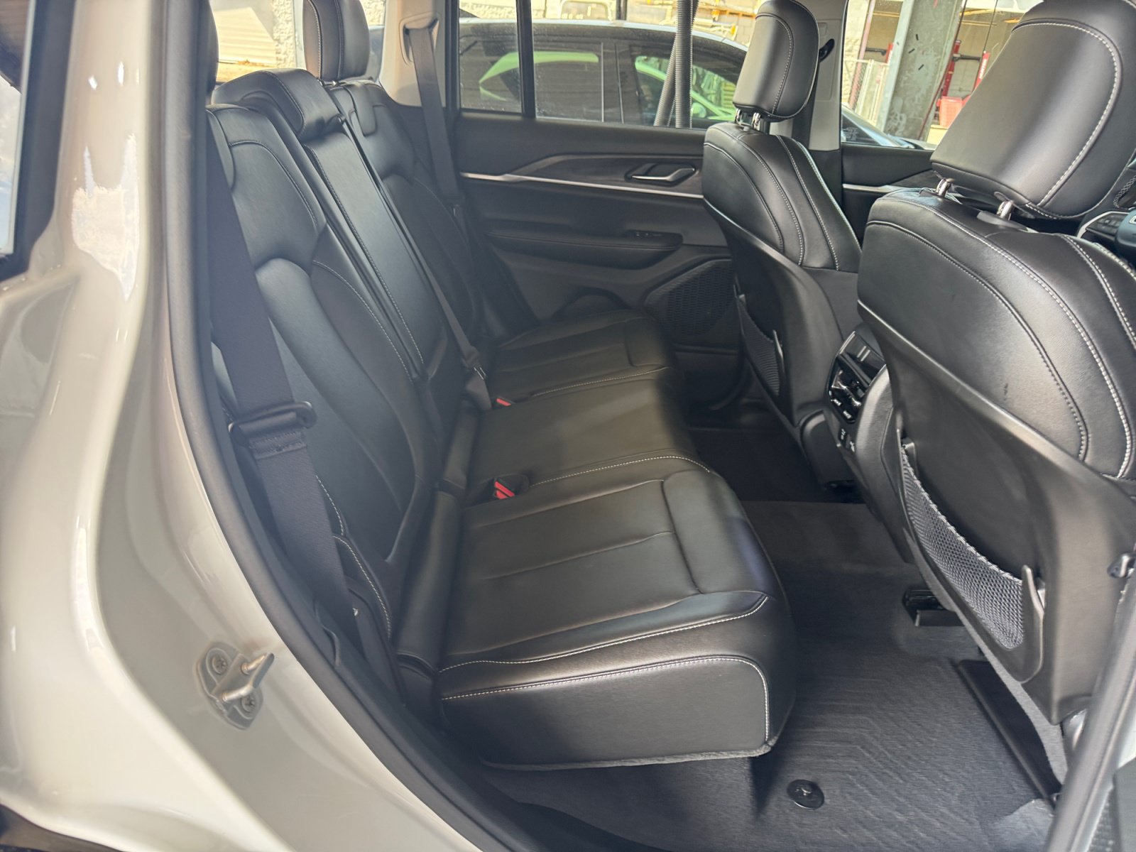 Used 2023 Jeep Grand Cherokee Limited AWD/4WD image 25