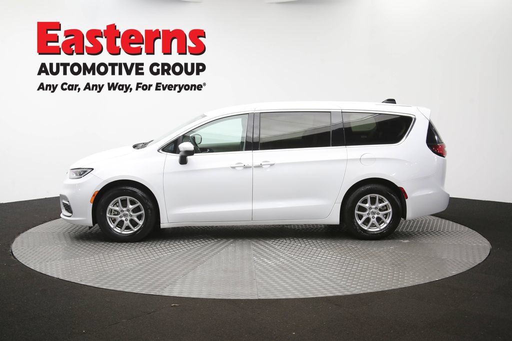 Used 2023 Chrysler Pacifica Touring-L FWD image 61