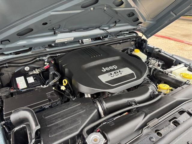 Used 2014 Jeep Wrangler Unlimited Sport w/ Connectivity Group image 39