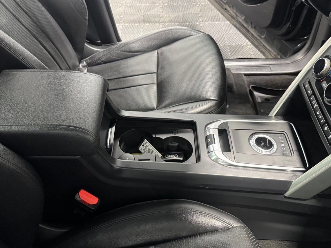 Used 2019 Land Rover Discovery Sport HSE image 25