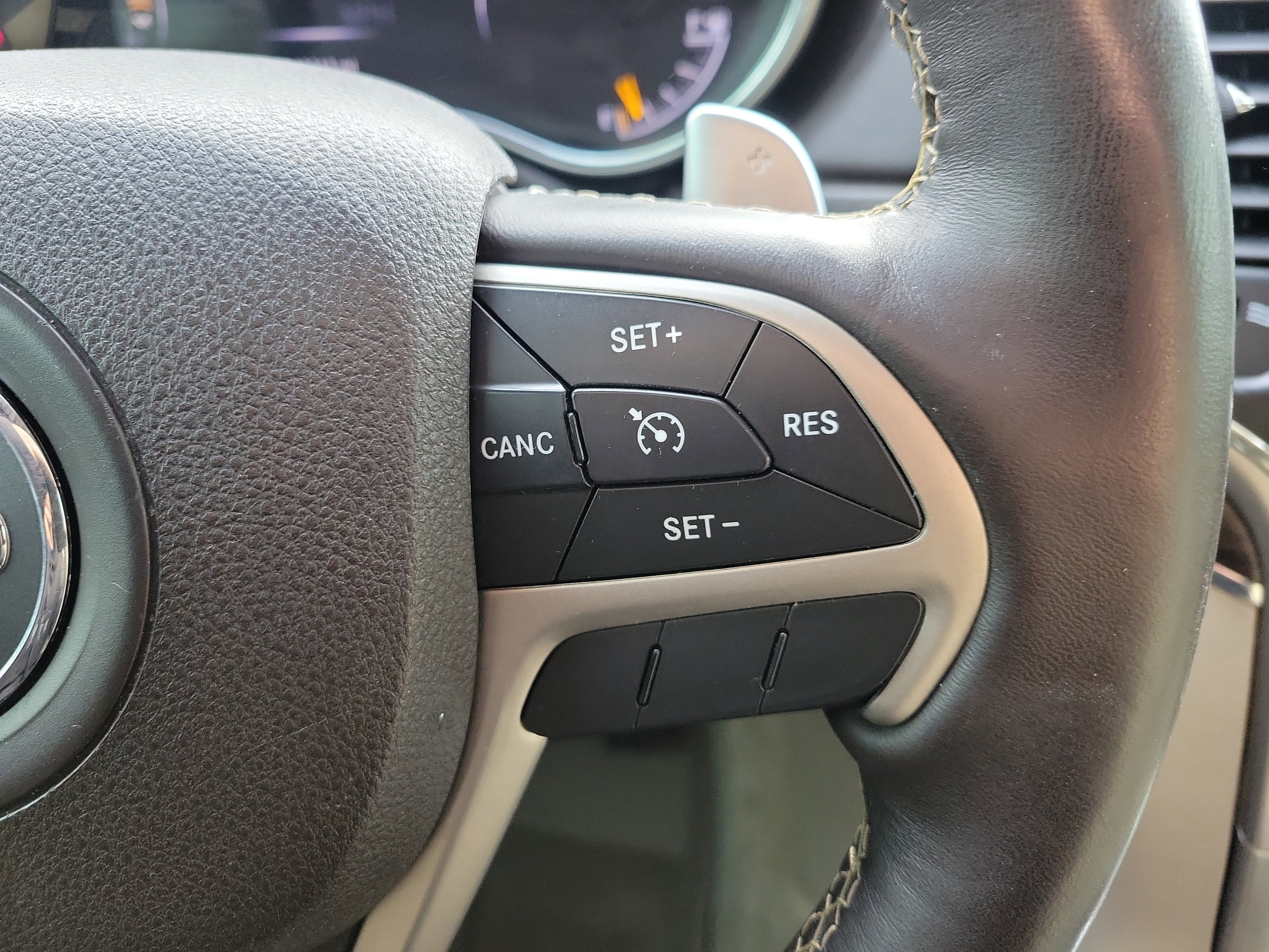 Used 2017 Jeep Grand Cherokee Overland image 31