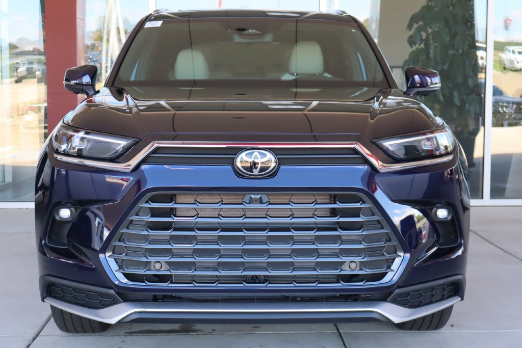 New 2026 Toyota Grand Highlander AWD Hybrid image 2