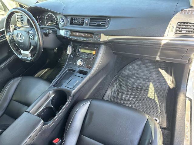 Used 2017 Lexus CT 200h image 30
