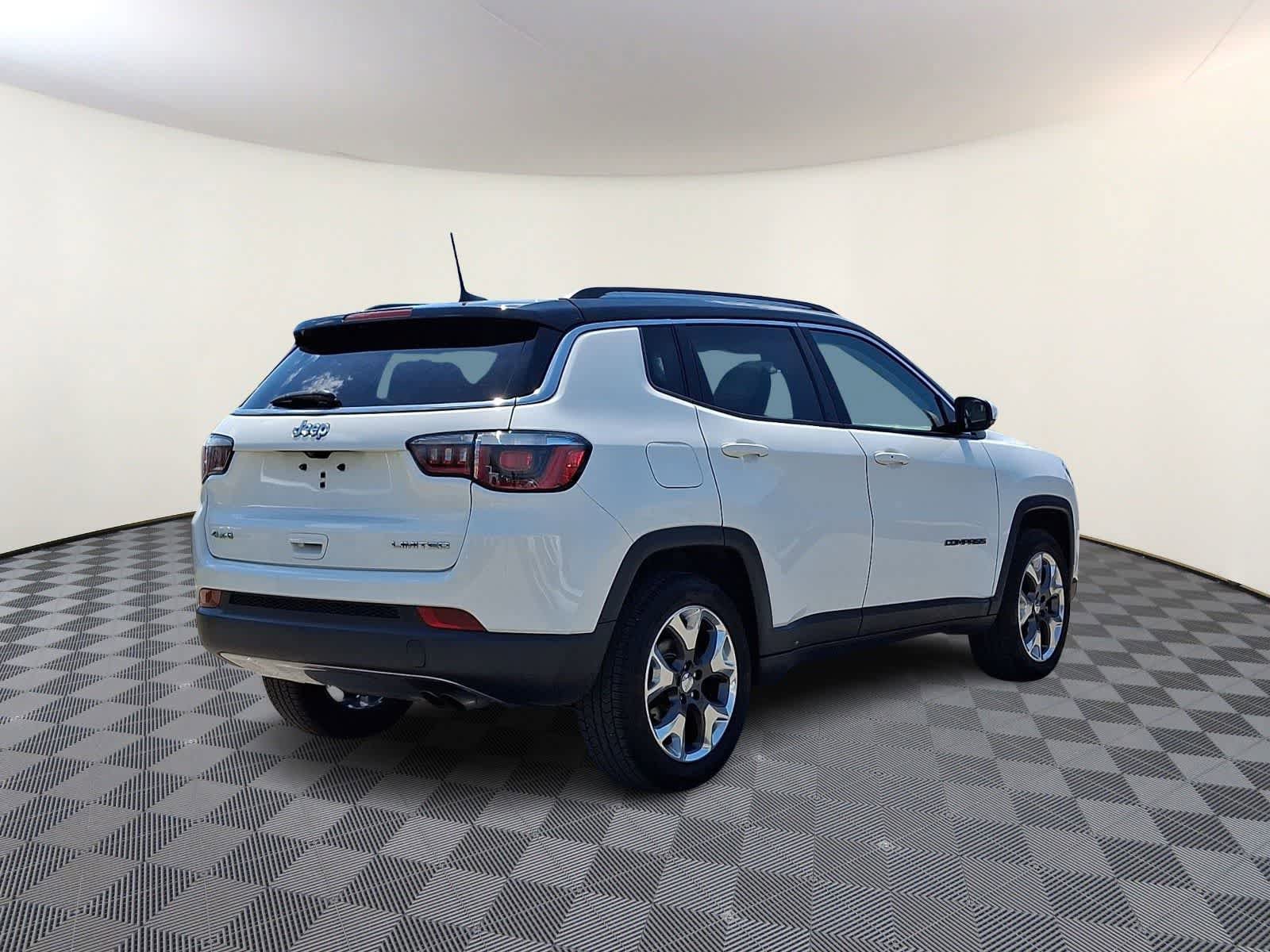 Used 2019 Jeep Compass Limited AWD/4WD image 5