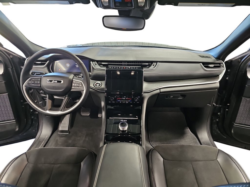Used 2023 Jeep Grand Cherokee Altitude AWD/4WD image 9