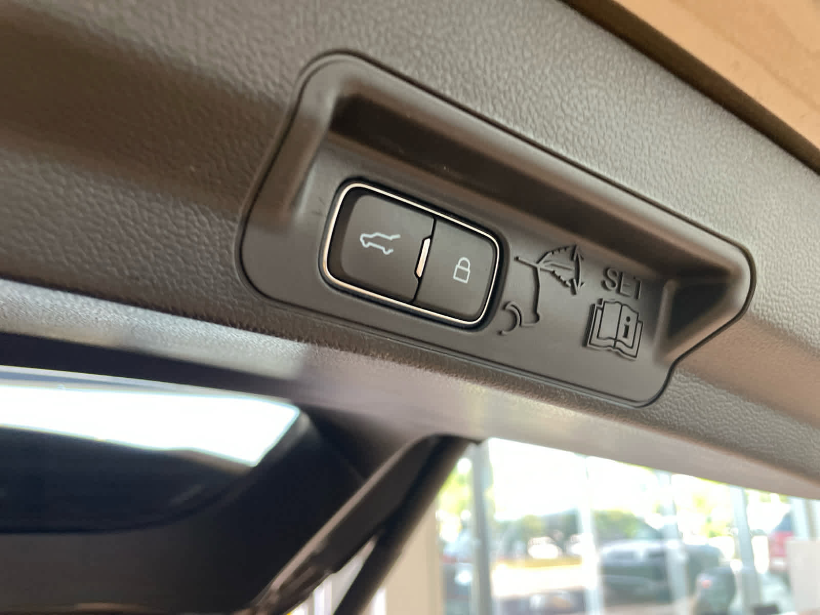 Used 2021 Ford Explorer Limited w/ Equipment Group 301A RWD image 21